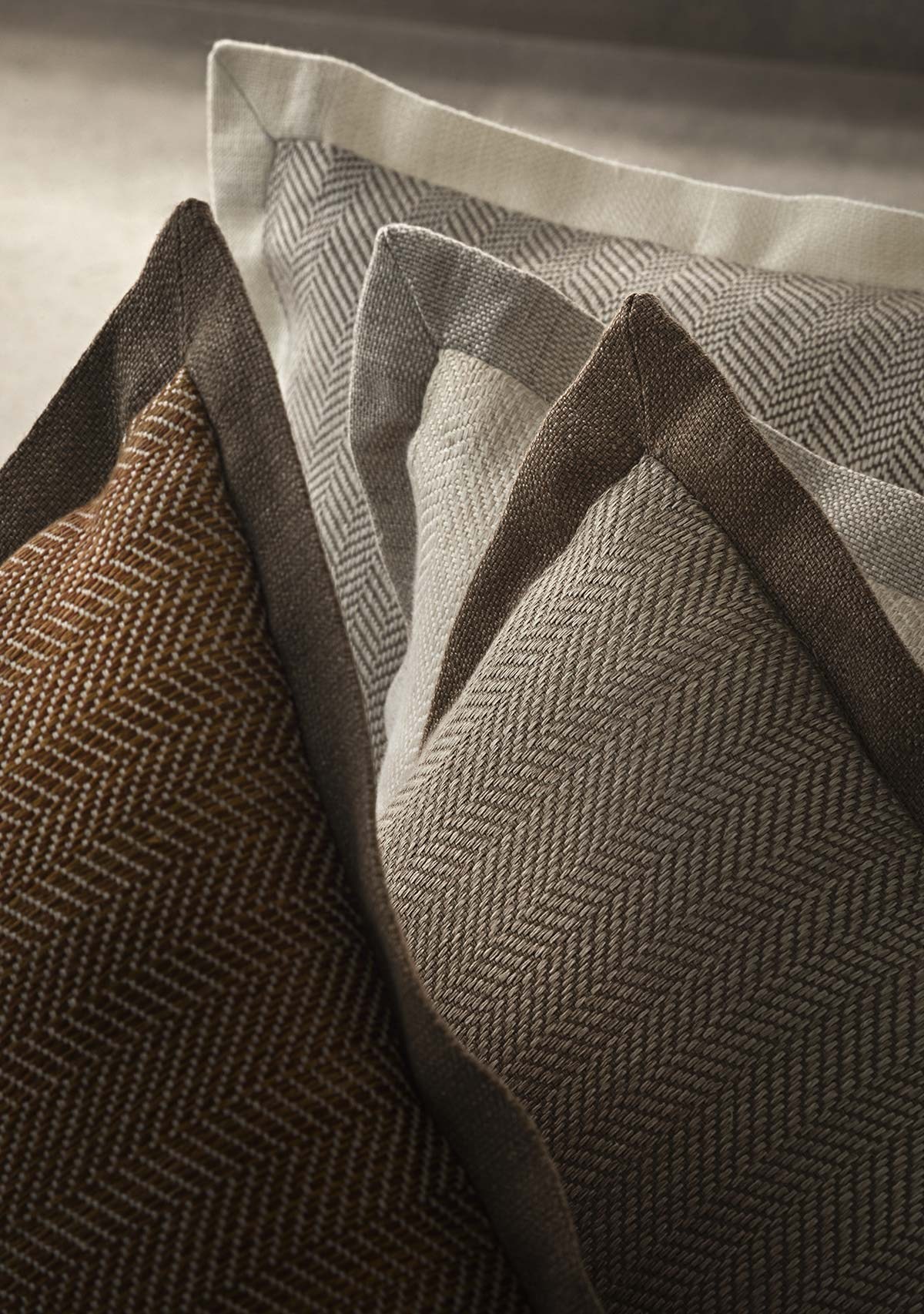 Декоративные подушки из ткани Colle. Пример применения Loro Piana Interiors.